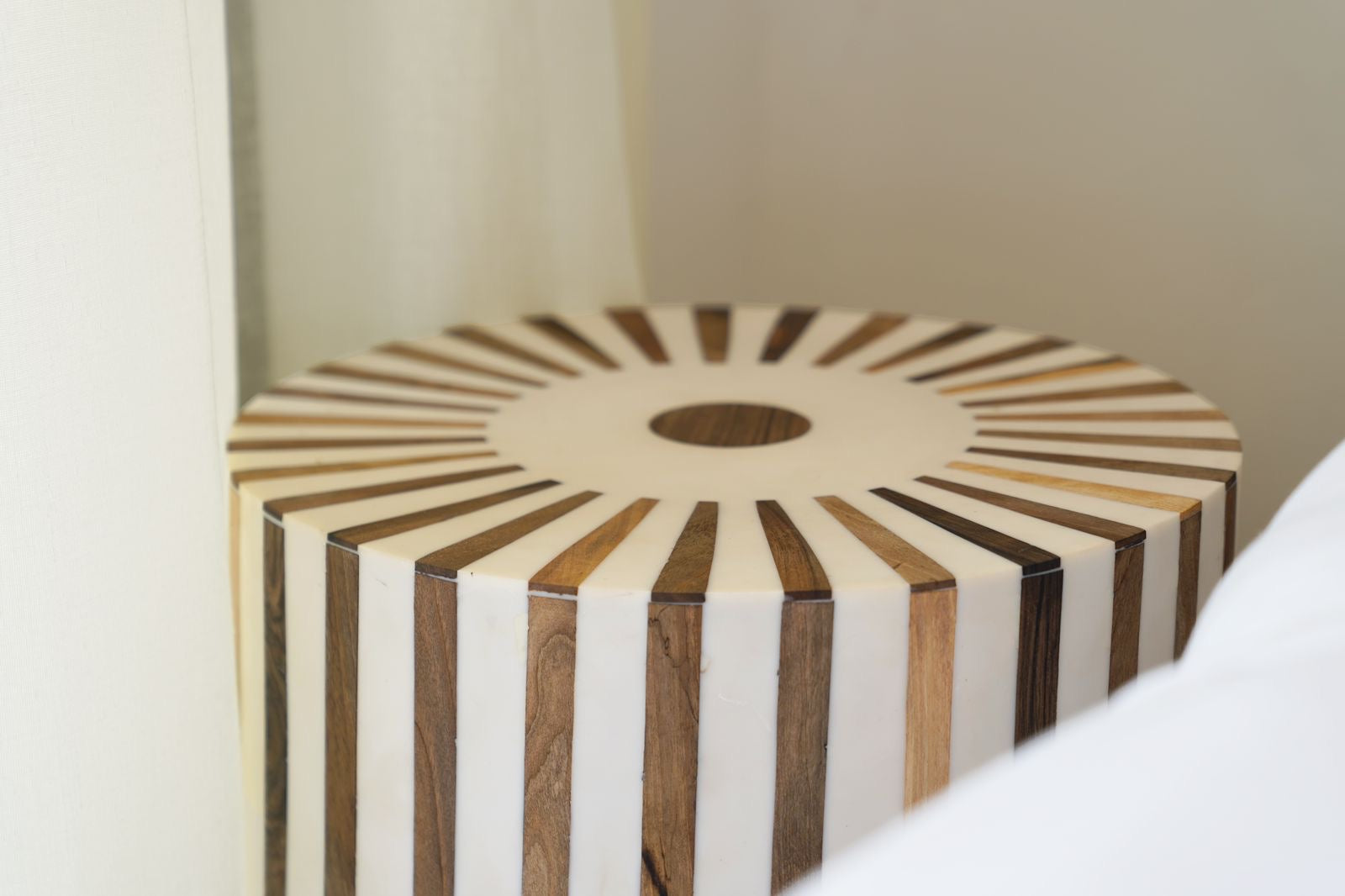 DEVA - Table d'appoint motifs géométriques