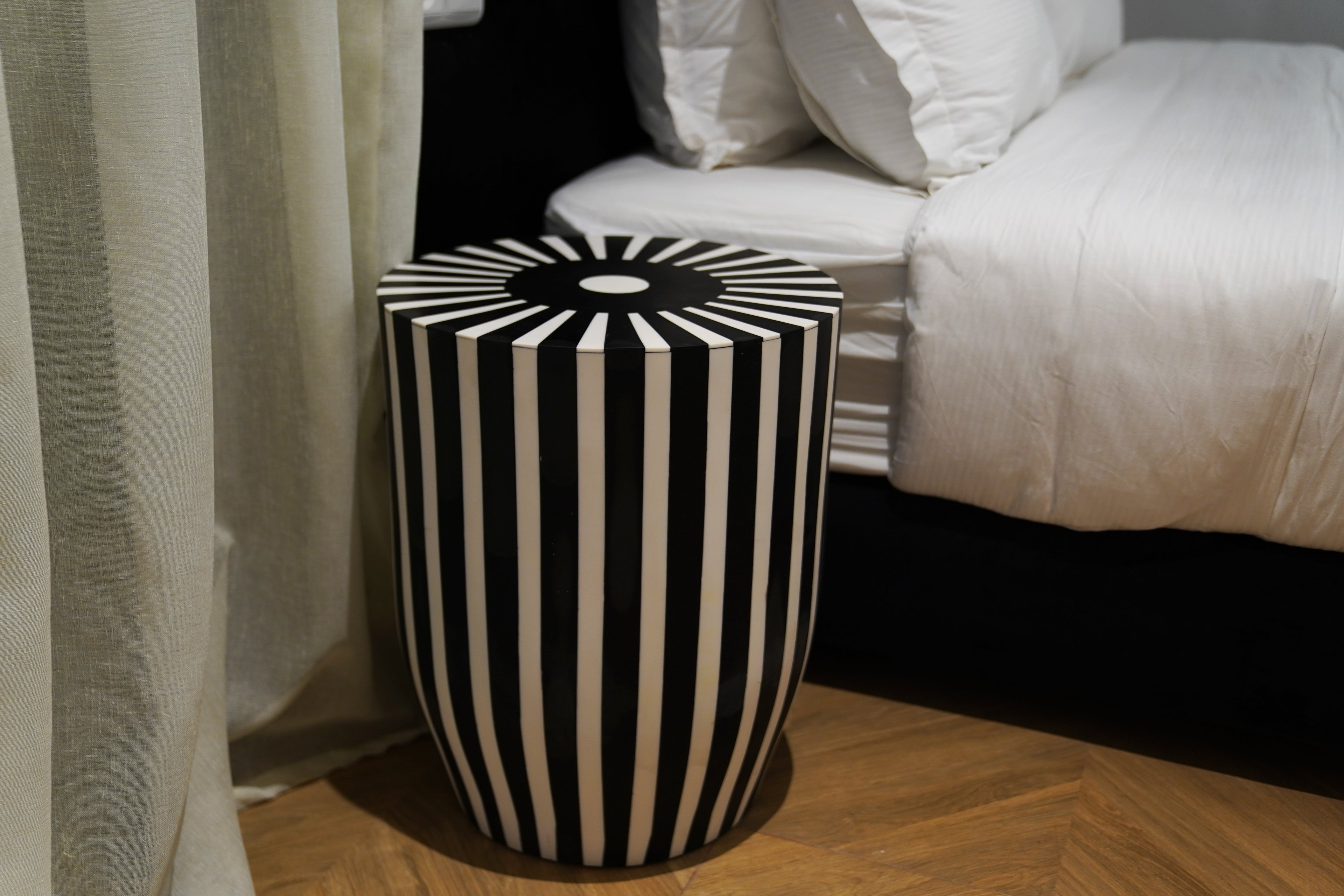 DEVA - Table d'appoint motifs géométriques