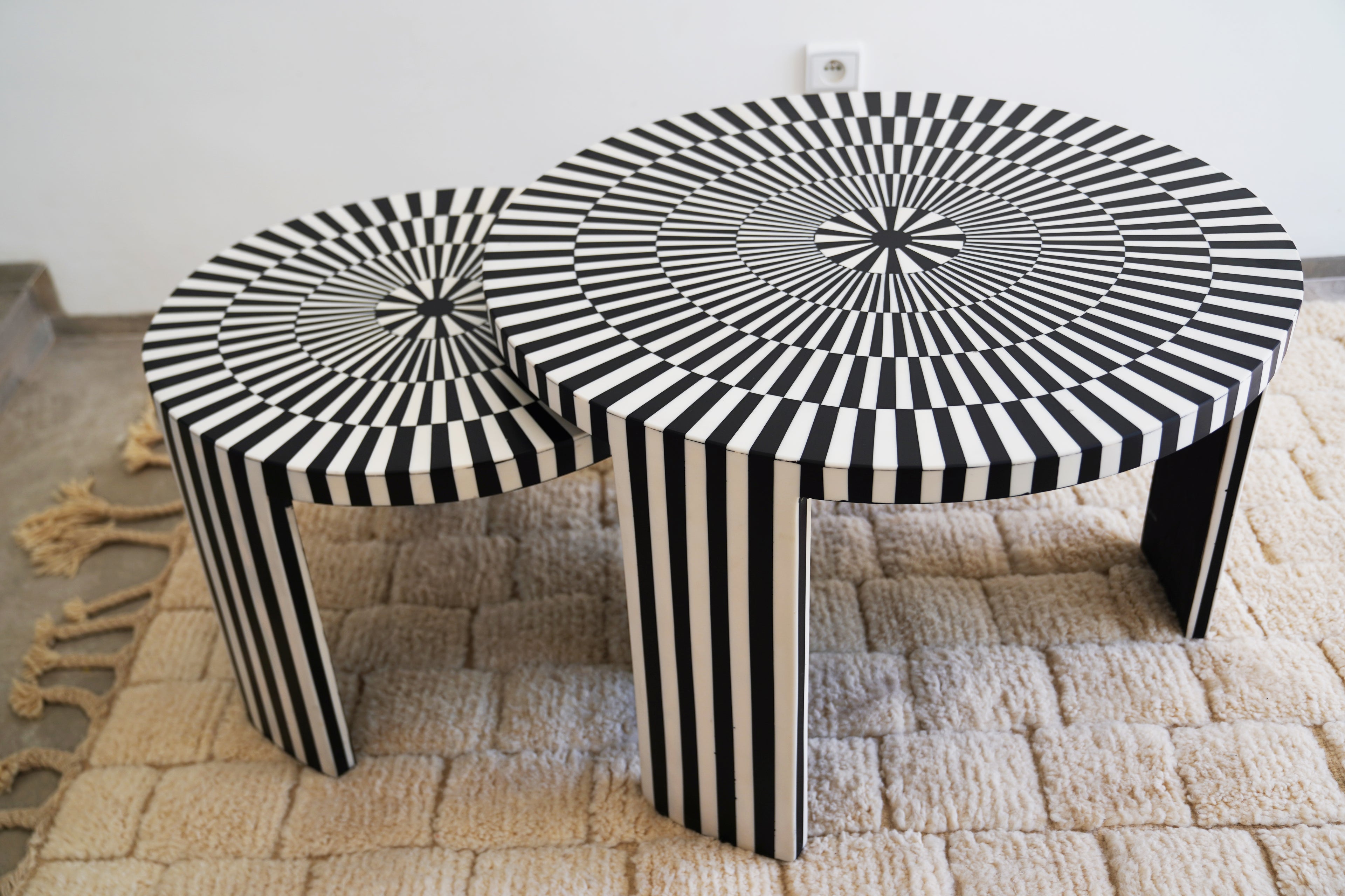 CLÉO - Duo table basse en résine et bois de noyer