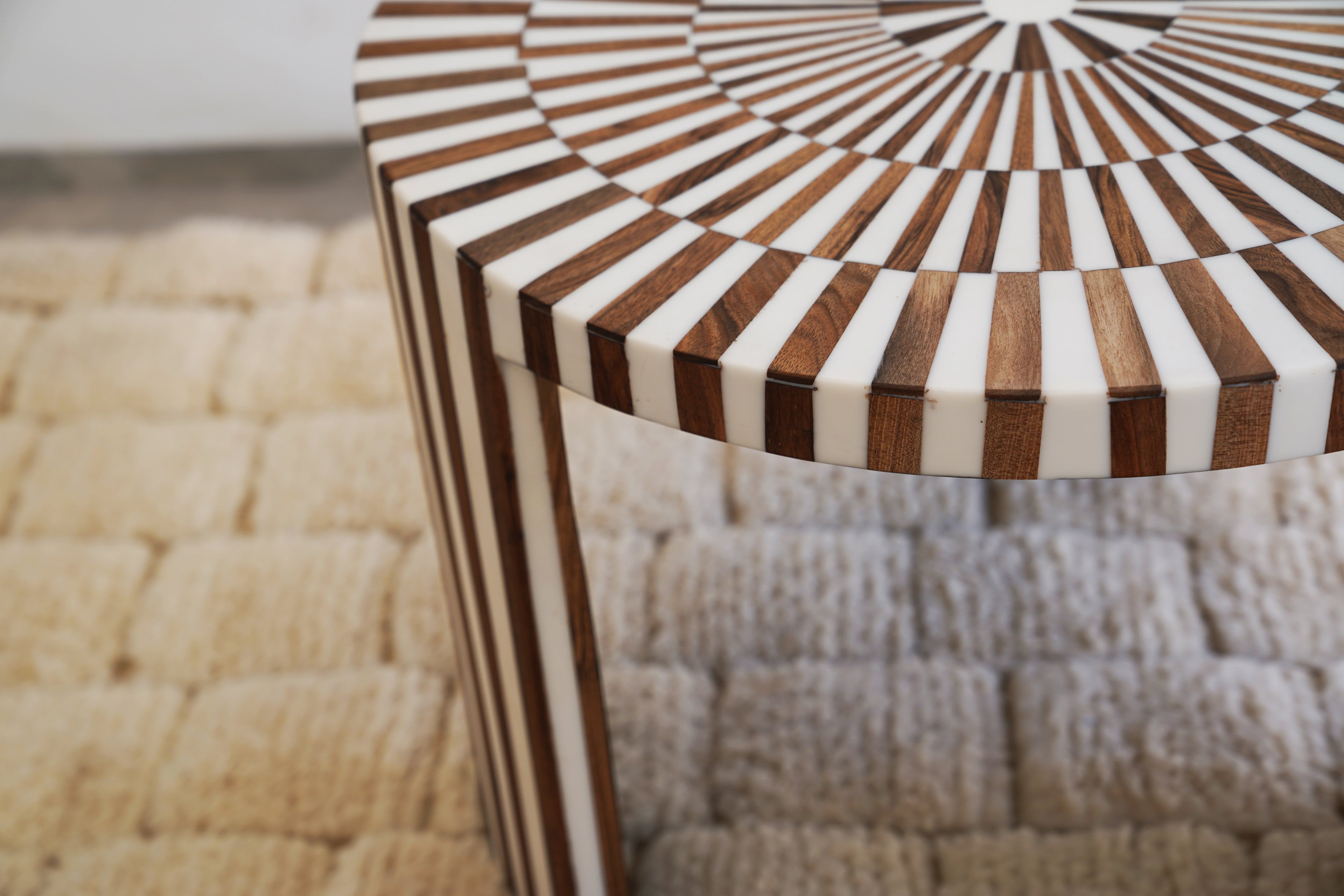 CLÉO - Duo table basse en résine et bois de noyer