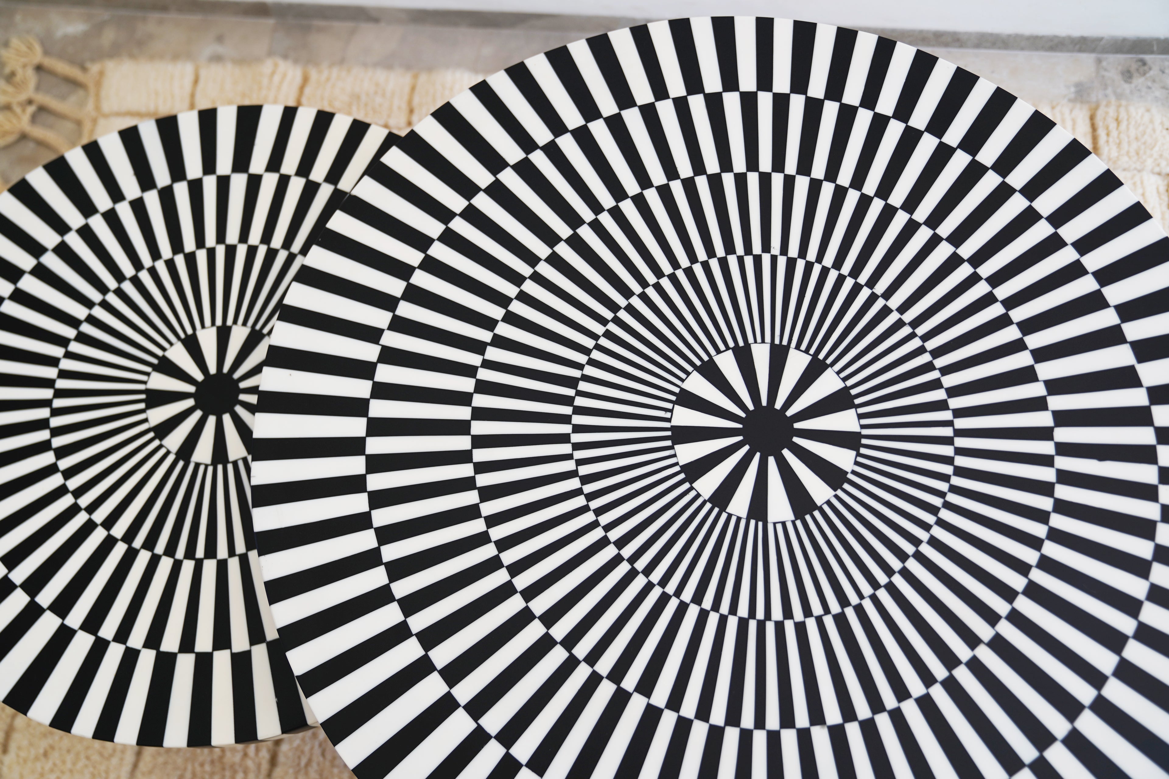 CLÉO - Duo table basse en résine et bois de noyer